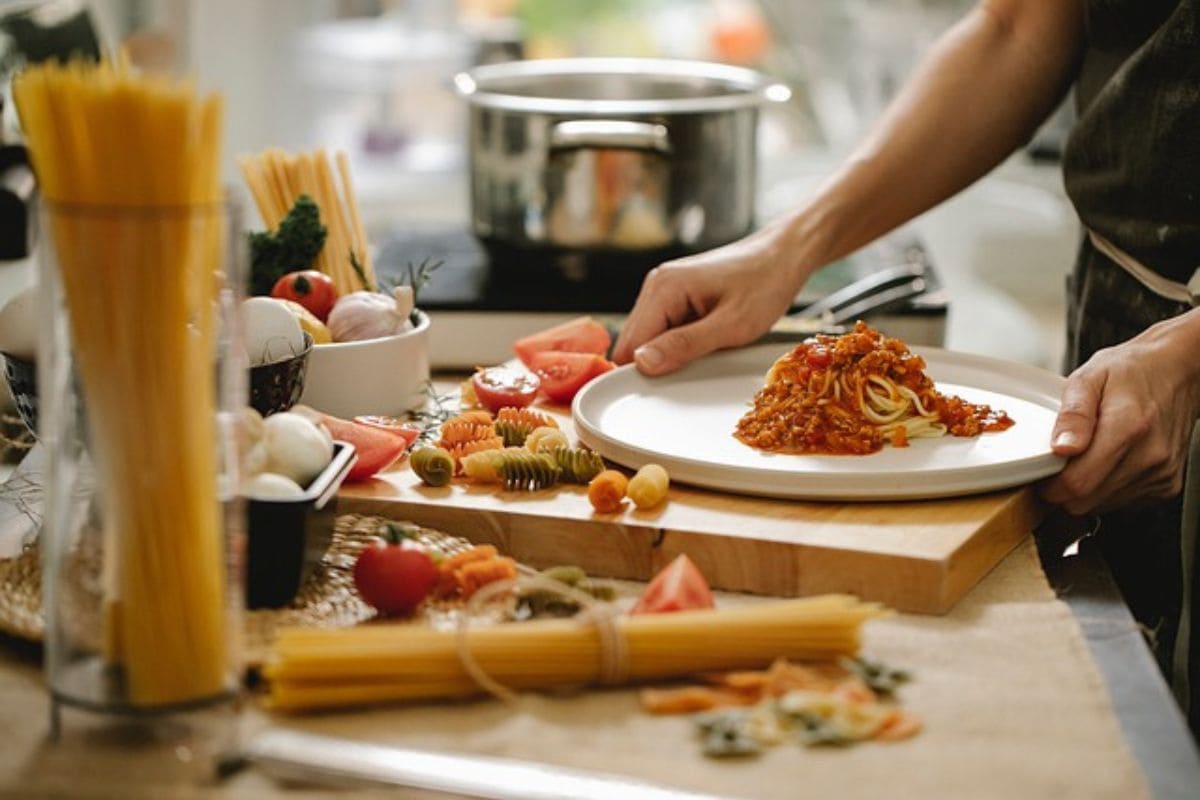 A arte de cozinhar inteligentemente: estratégias vitais para economizar tempo