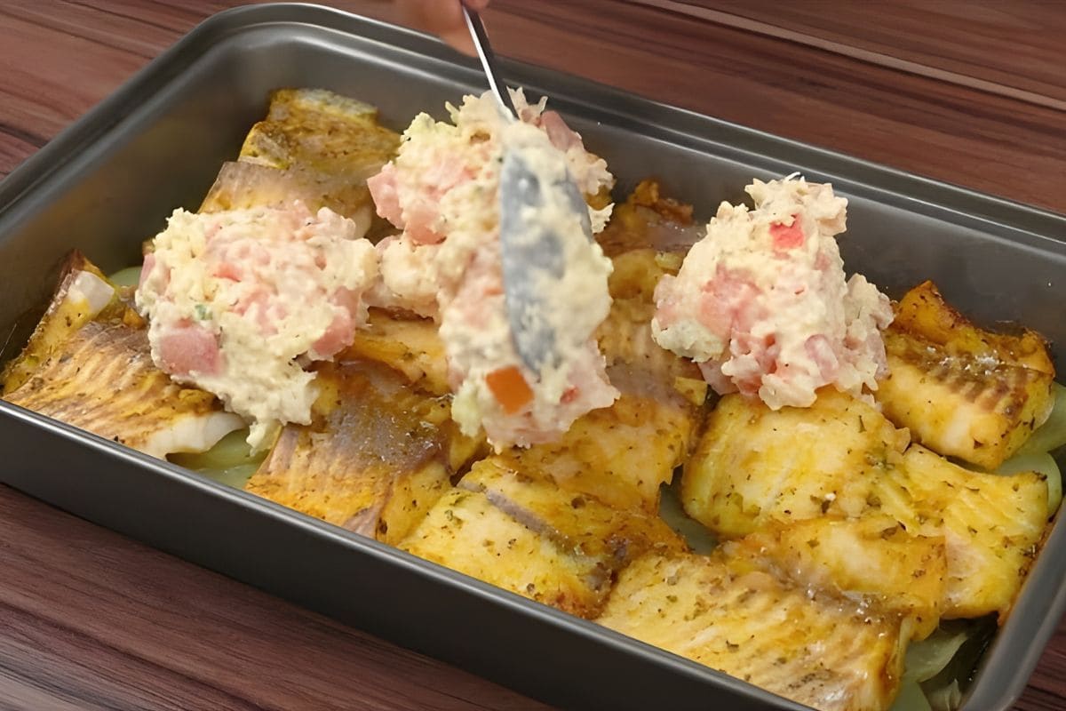 Rápido e saboroso: a receita de peixe com batatas ao forno perfeita